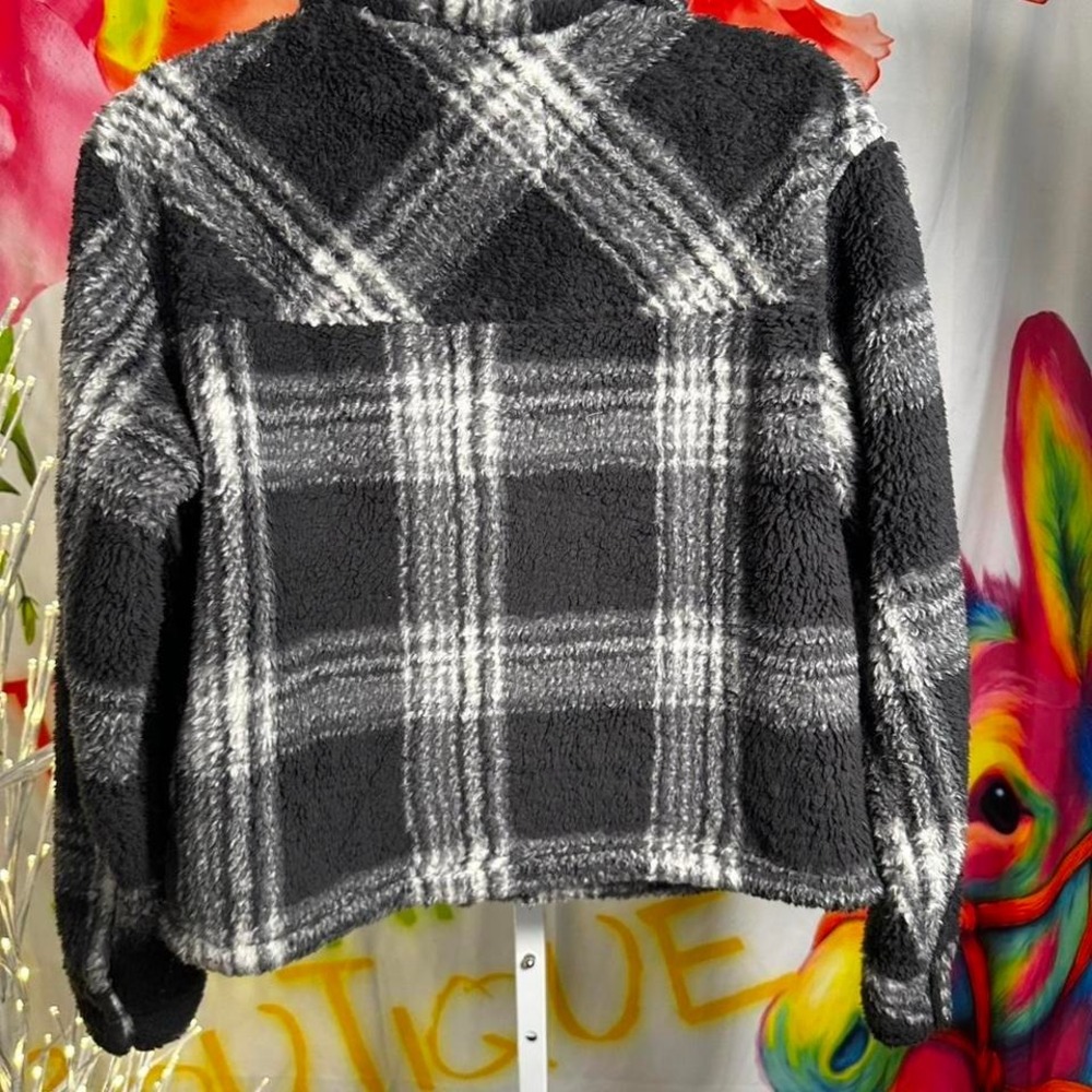 W83. Thread & Supply black + white plaid fleece jacket Size XS - Picture 3 of 5